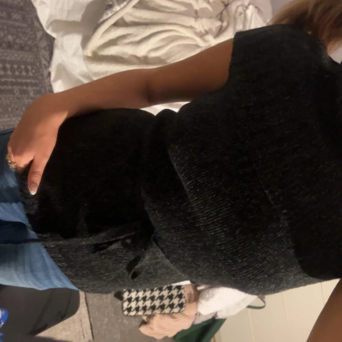 Svart stickad polotröja med knyt - 1