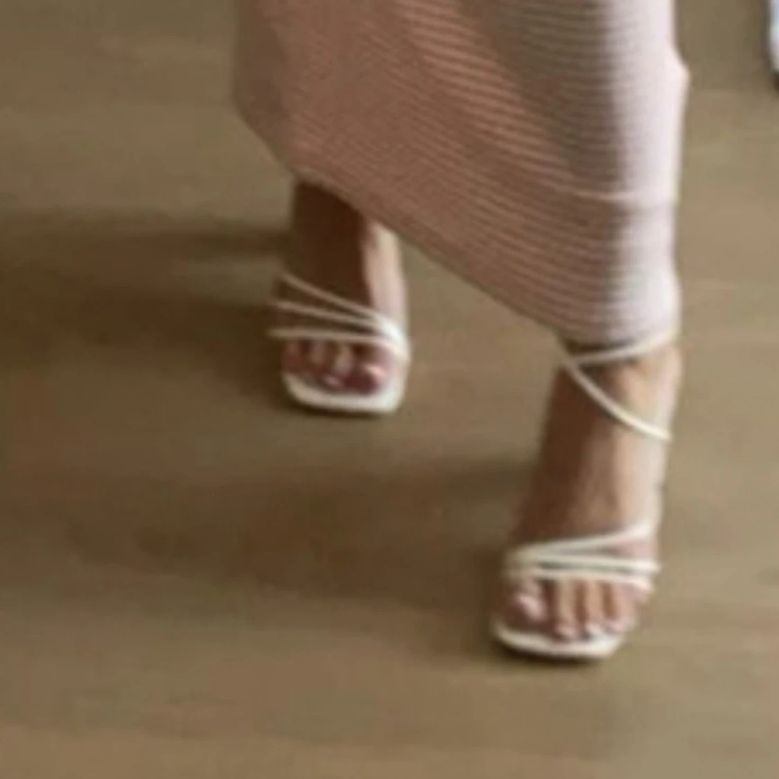 Vita klackskor med snörning  - 2