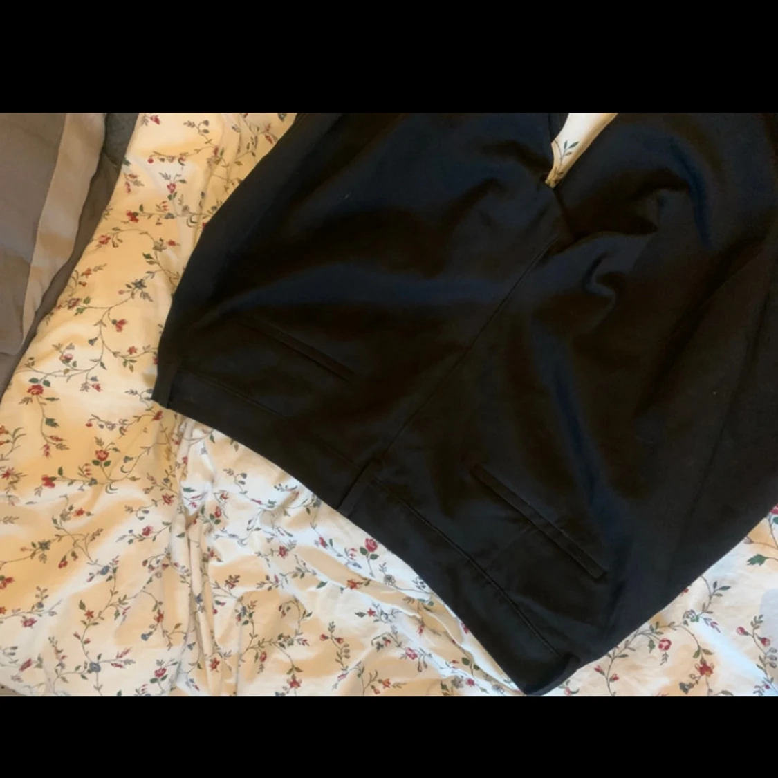 Svarta kostymbyxor från Bik Bok - 4