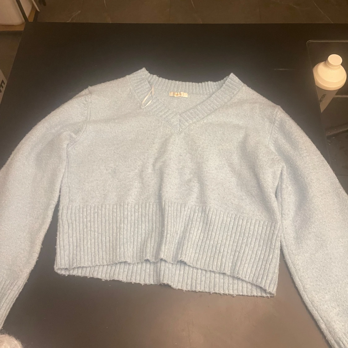 Ljusblå croppad stickad tröja