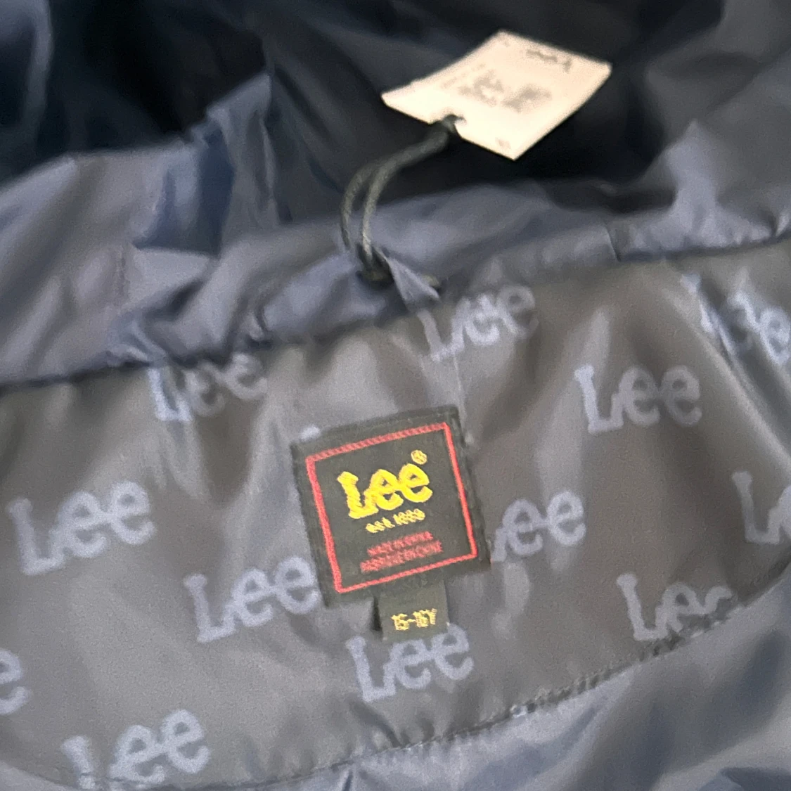 Mörkblå pufferjacka från Lee - 2