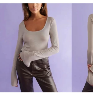 Beige långärmad topp med vid urringning - Snygg beige långärmad topp med vid urringning och extra långa ärmar. Modellen är slim och sitter tight mot kroppen. Perfekt att styla med jeans eller skinnbyxor för en clean look🩷