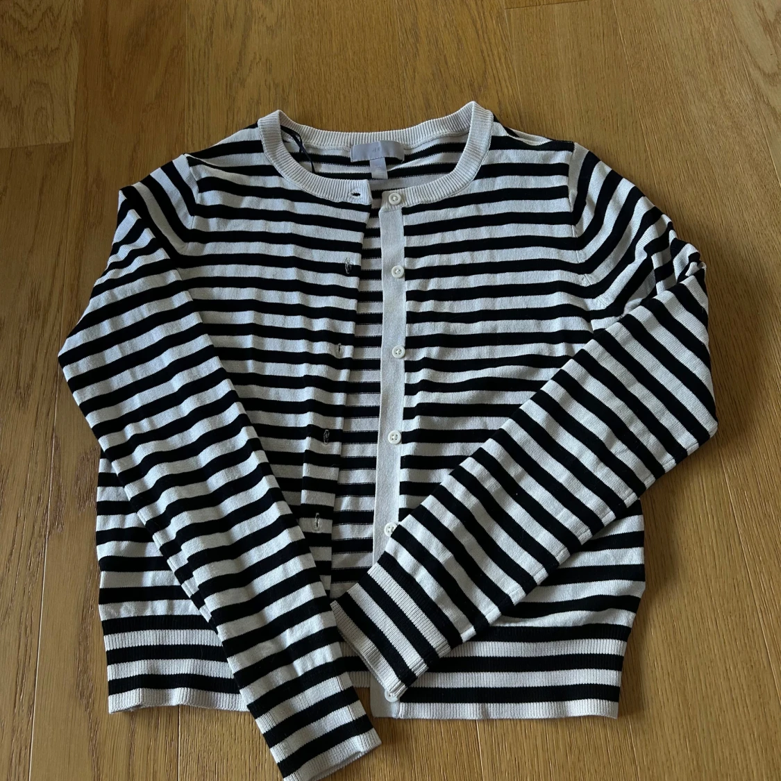 Randig kofta från H&M, svart och vit