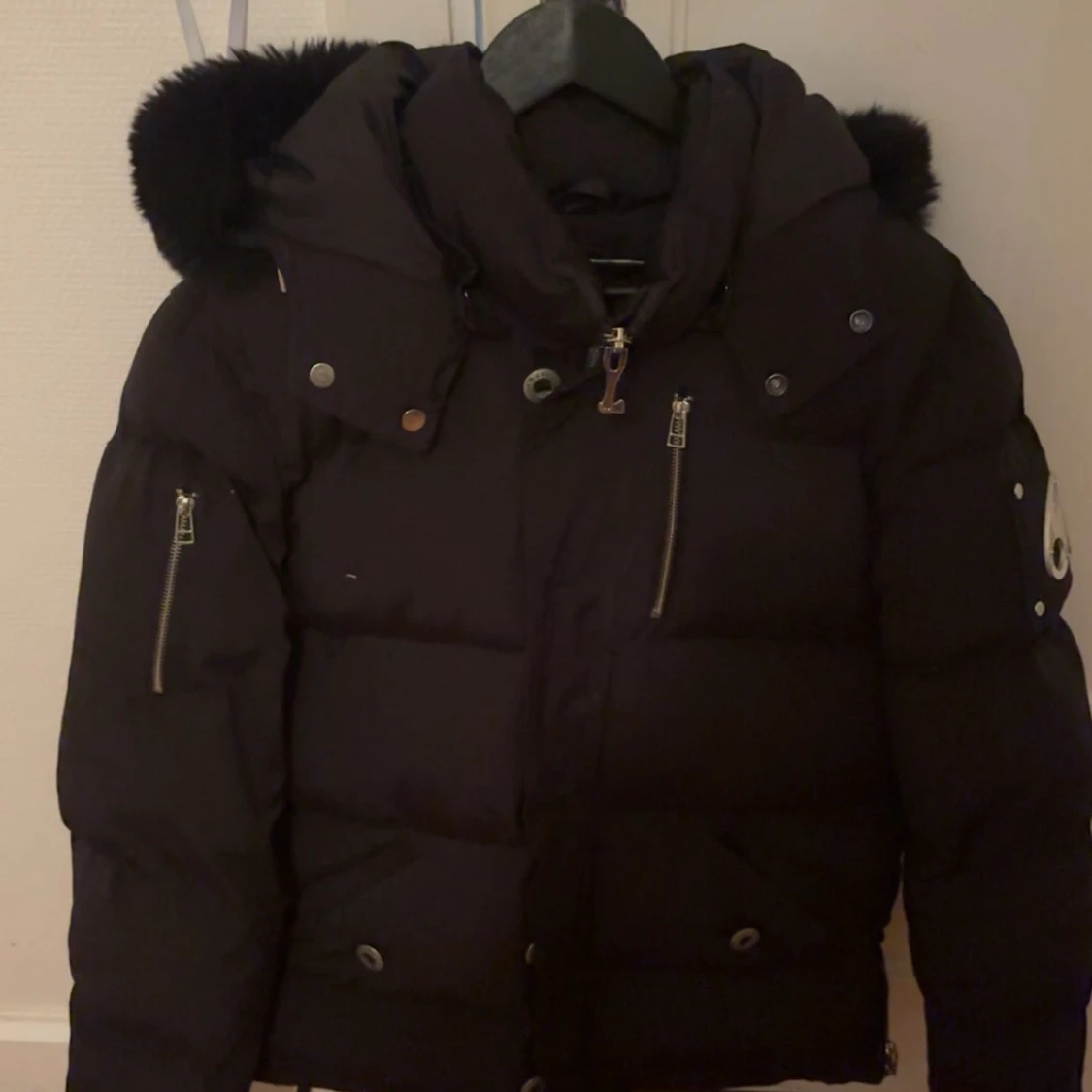 Svart dunjacka från Moose Knuckles - 1