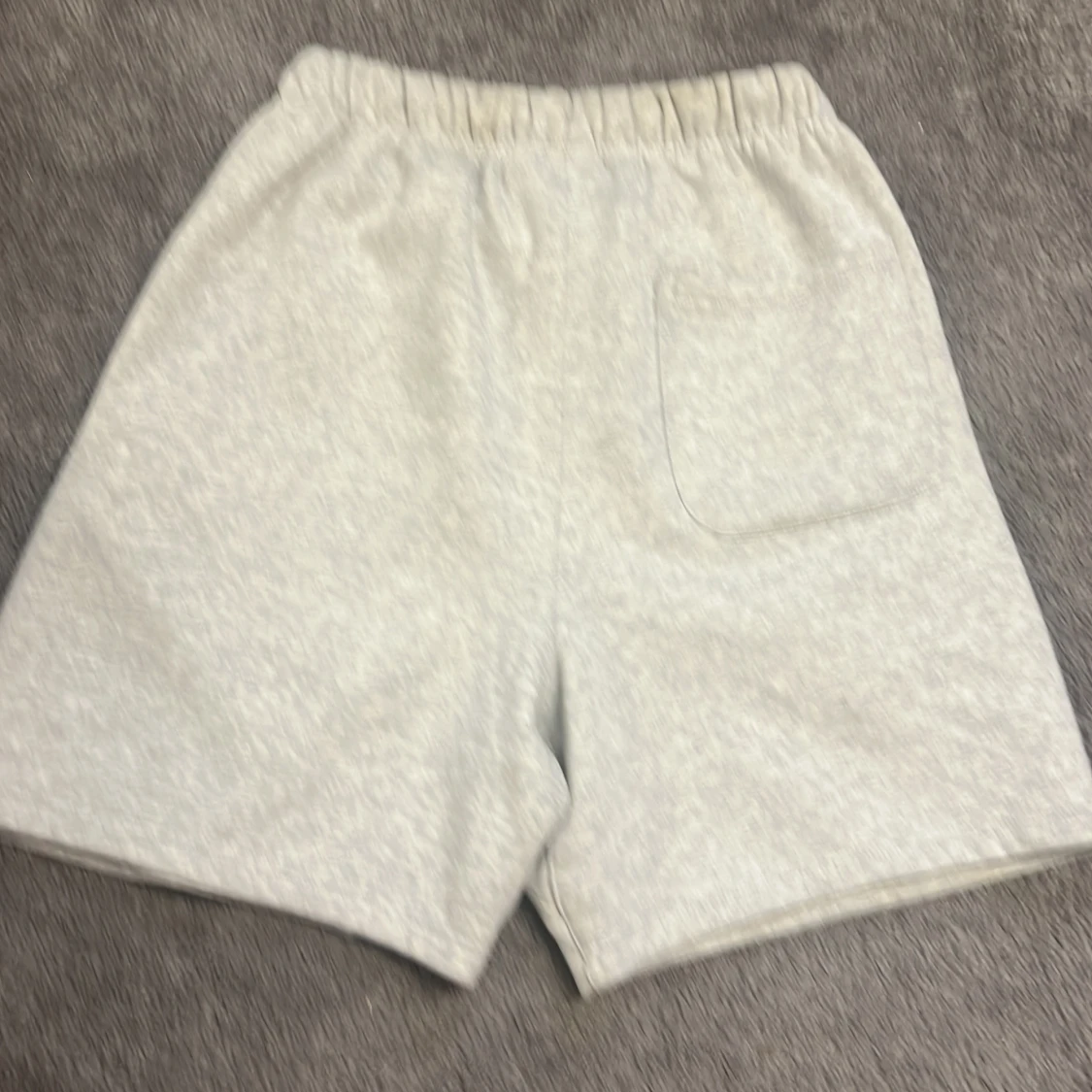 Grå Essentials Fear of God shorts - 4