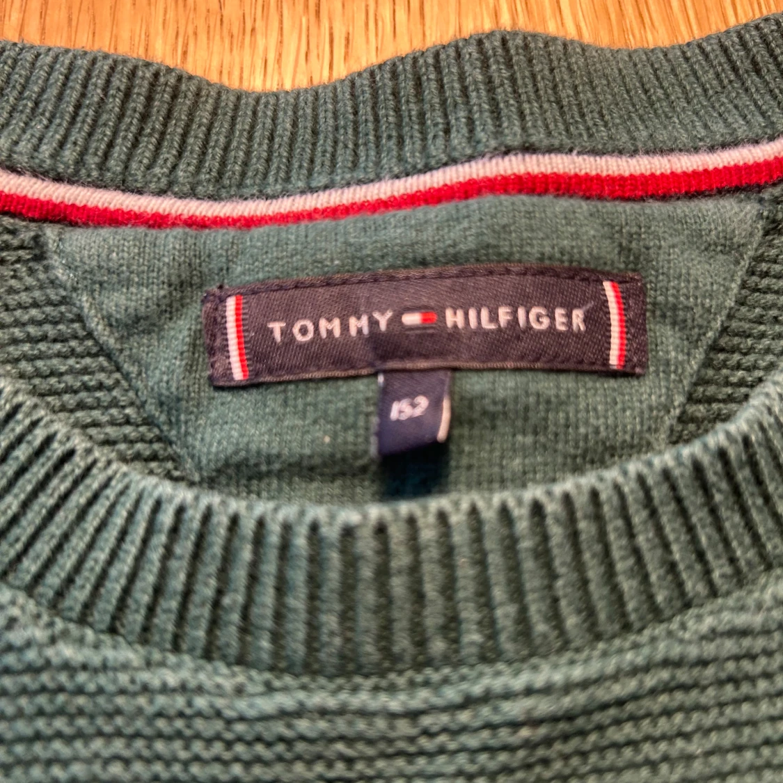 Mörkgrön stickad tröja Tommy Hilfiger - 1