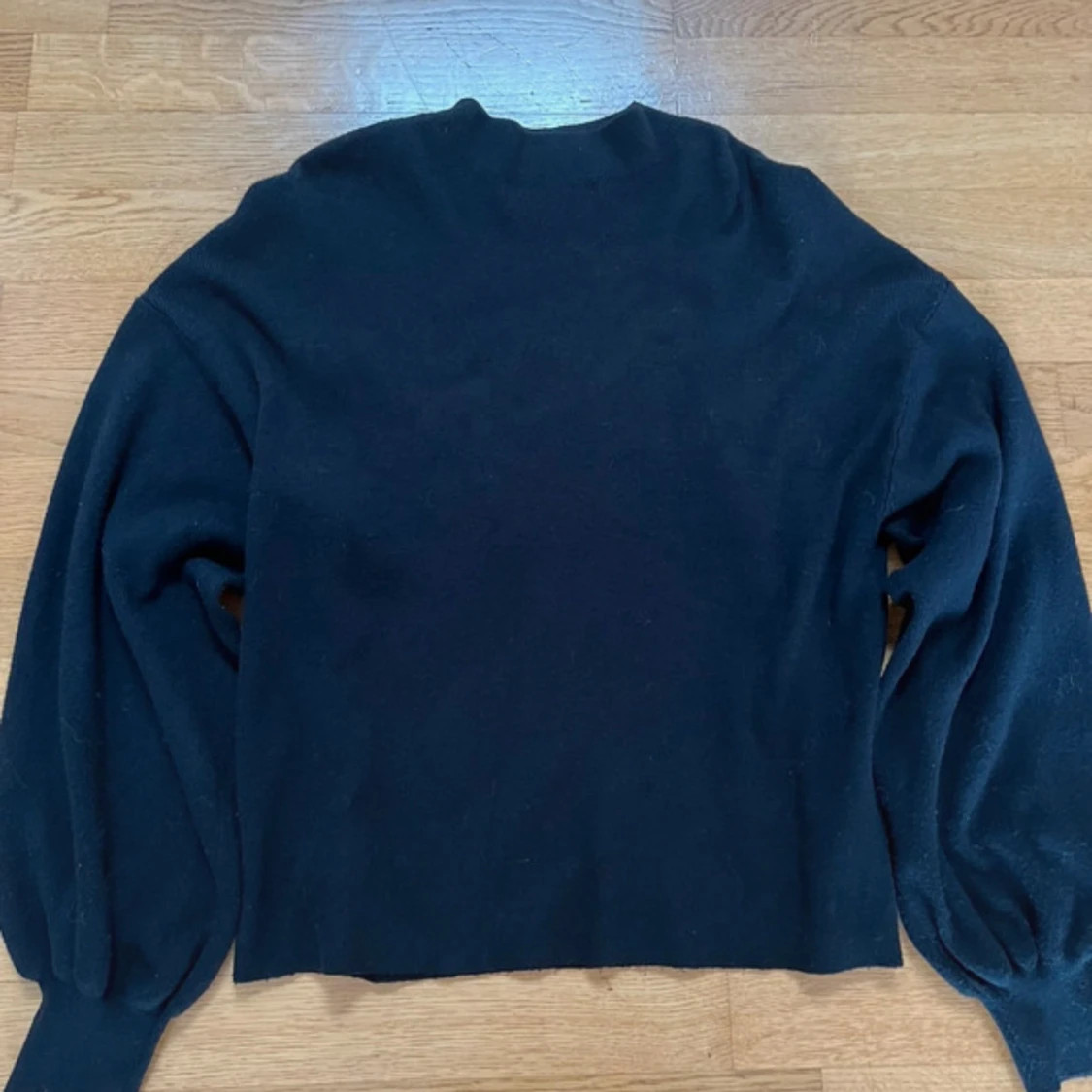 Svart stickad tröja från Vero Moda - 1