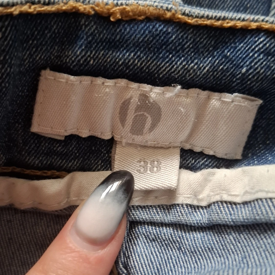 Blå jeanskjol från H&M, storlek 38 - 3