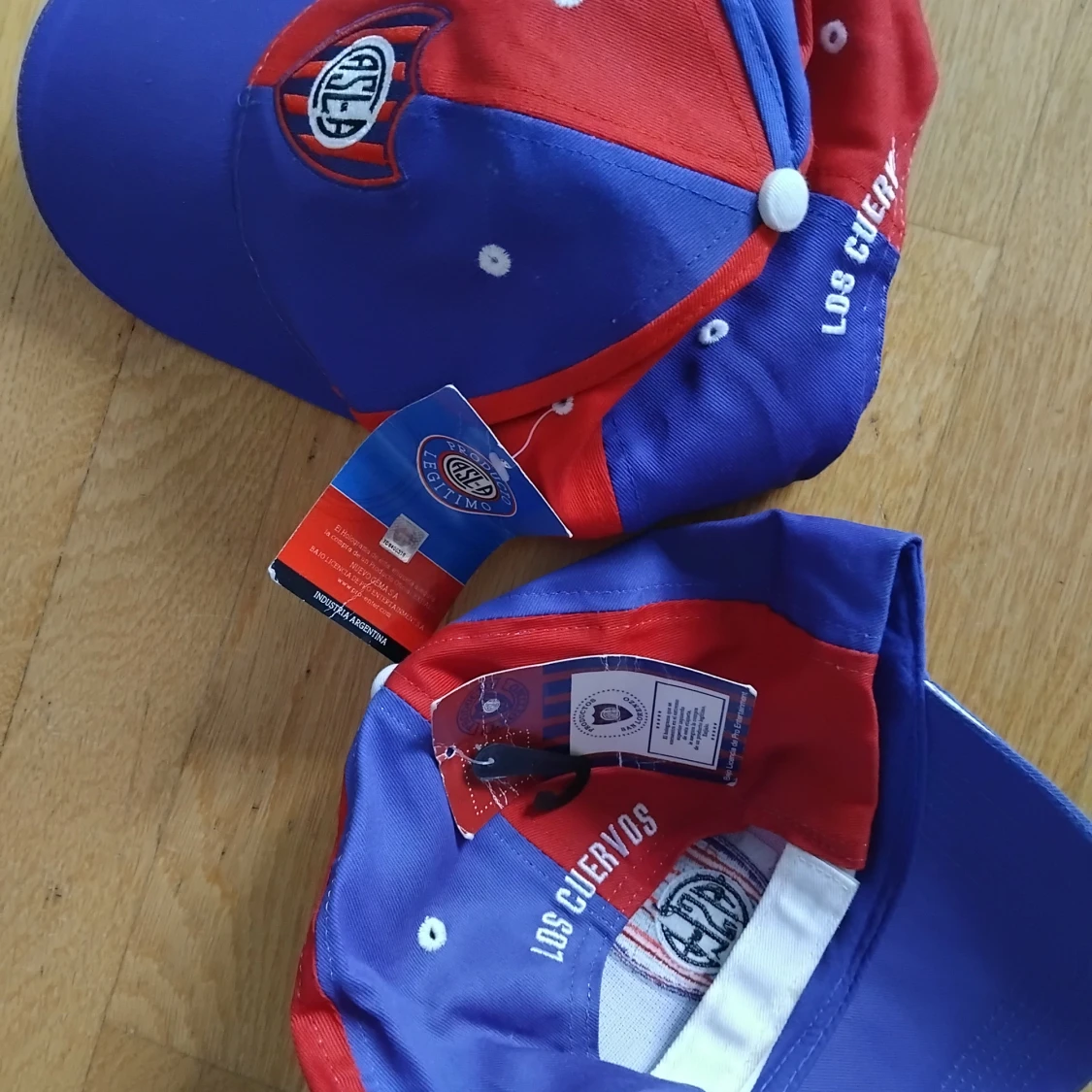 Argentinsk fotbolls klubb San Lorenzo keps blå och röd