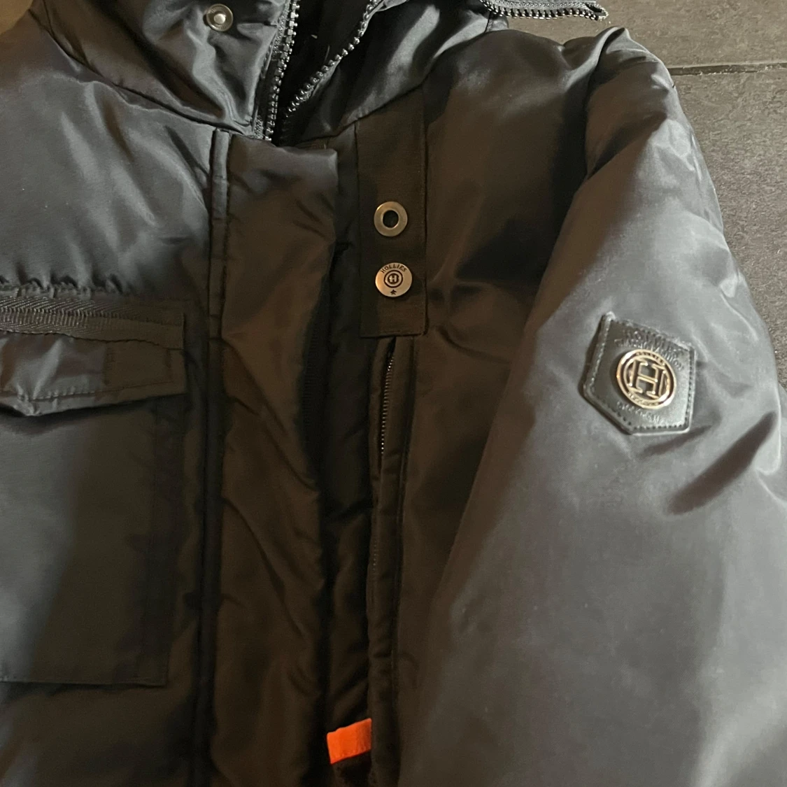 Svart dunjacka från Hollies, strl 36 - 3