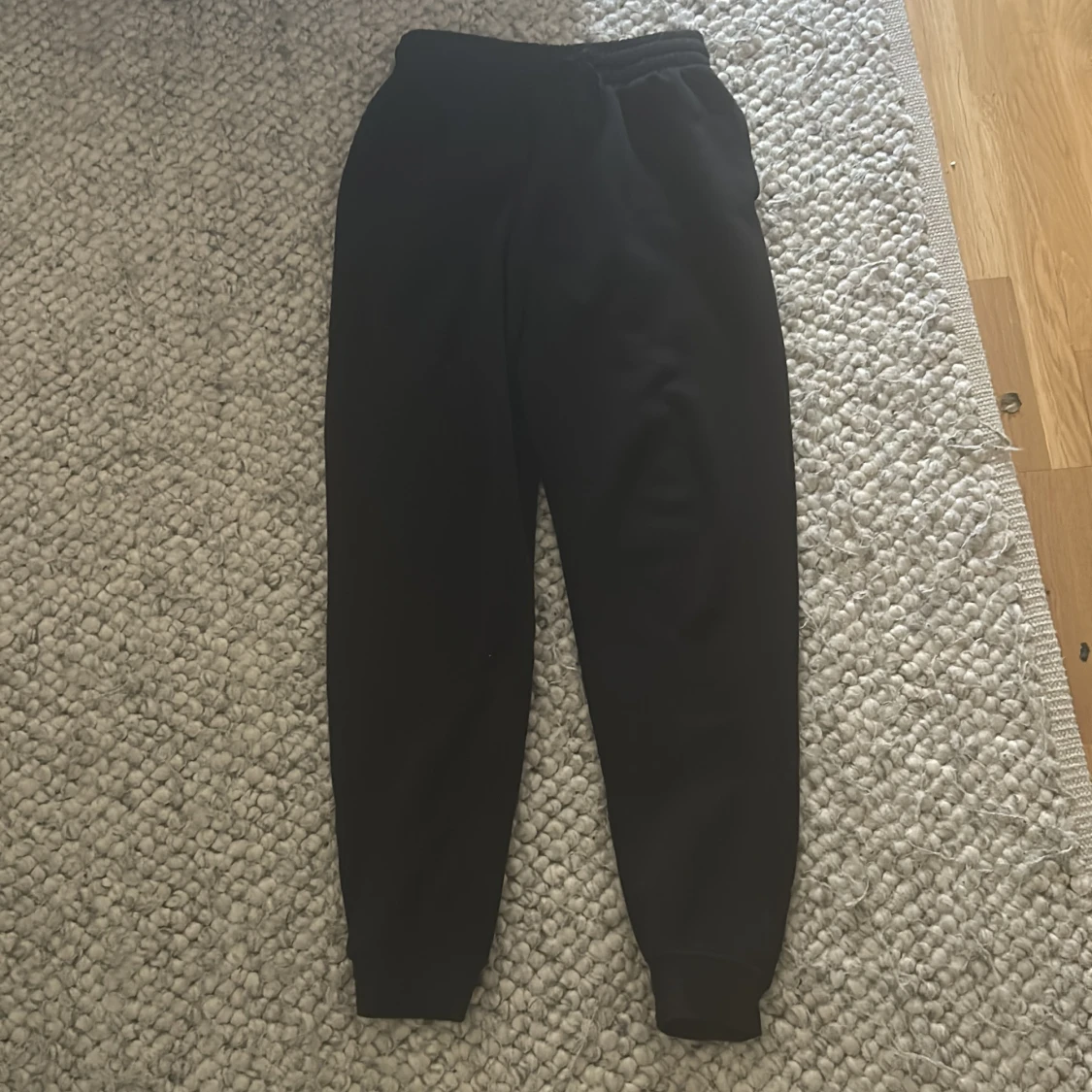 Svarta mjukisbyxor med resår