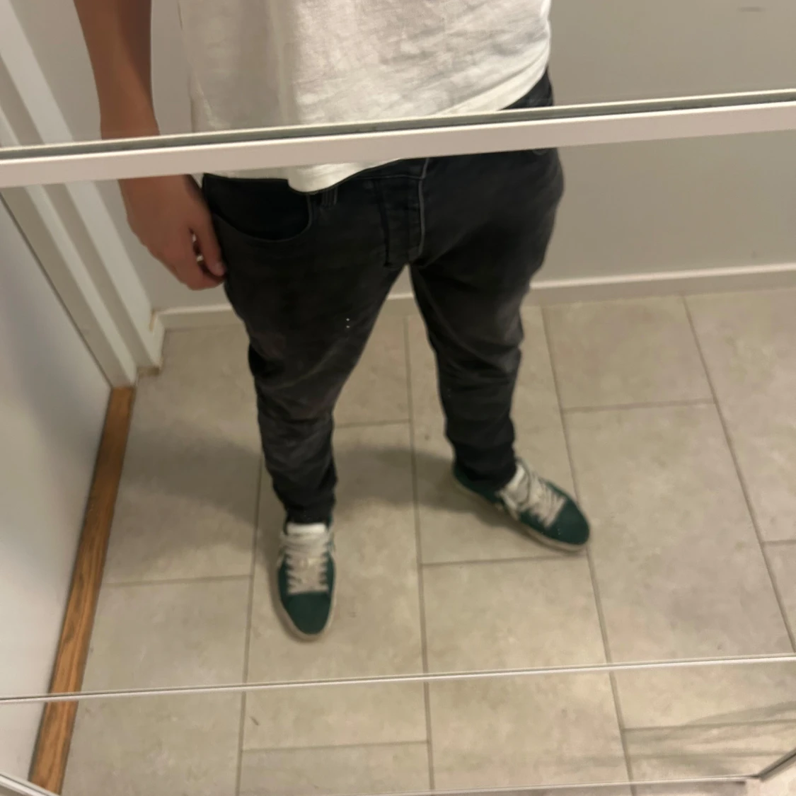 Svarta jeans med tapered fit