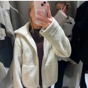 Hm teddyjacka L  - jättefiiin, storlek L men skulle säga att den passar xxs-m 💓🫰🏼🩵🥰😜