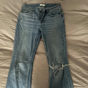 Blå bootcut jeans från Perfect Jeans - Blå jeans från ginatricot men köpta på Vinted men för tyvärr förstora