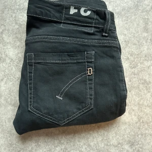 Svarta Dondup George W31 - Dondup George W31. Riktigt snygga. Vid frågor kom PM!