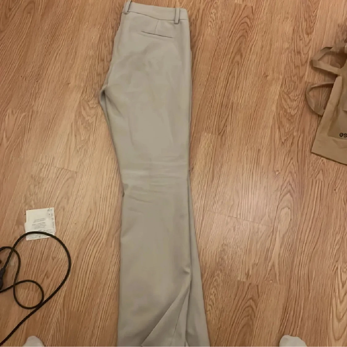 Beiga kostymbyxor från Bik Bok - 3