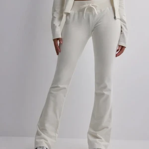 Cozy chill pant nelly - Cozy chill pant från nelly i xs! Använda fåtal gånger. Kan skicka enga bilder