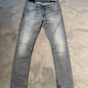 Dondup Grå Jeans George  - Snygga grå jeans från Dondup, storlek w35 modellen George 