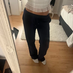 Blåa mjukisbyxor  - Säljer dessa då dom inte kommer till användning. Har klippt av lappen men är i storlek xs💕nypris:300