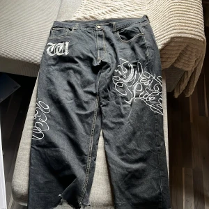 Svarta emo jeans - Tvärfeta jeans