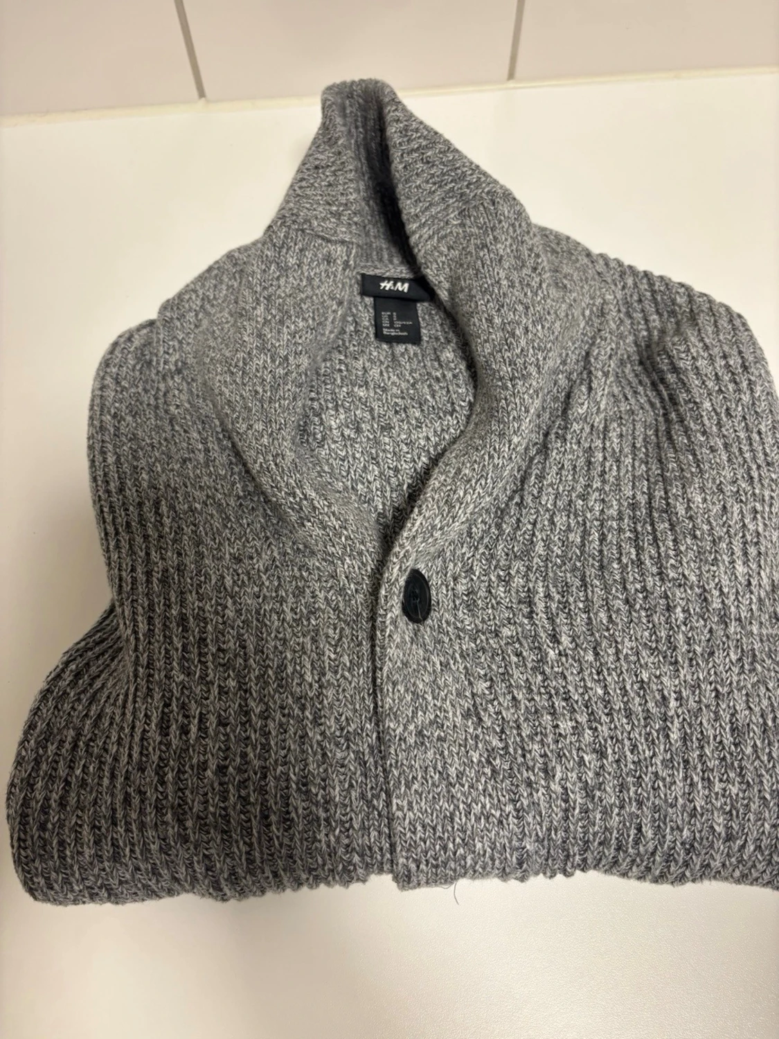 Grå stickad kofta från H&M