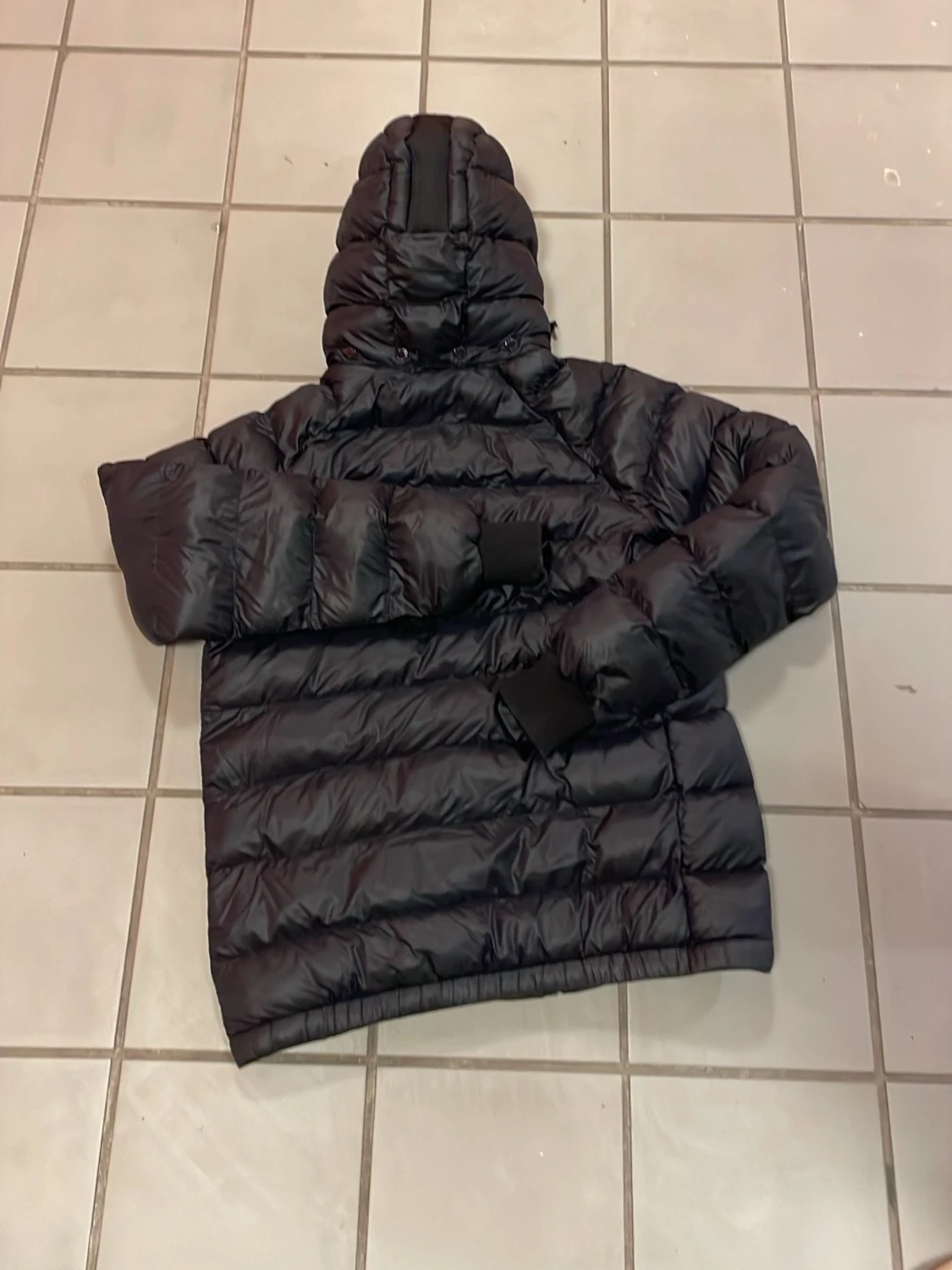 Svart dunjacka från Peak Performance - 1