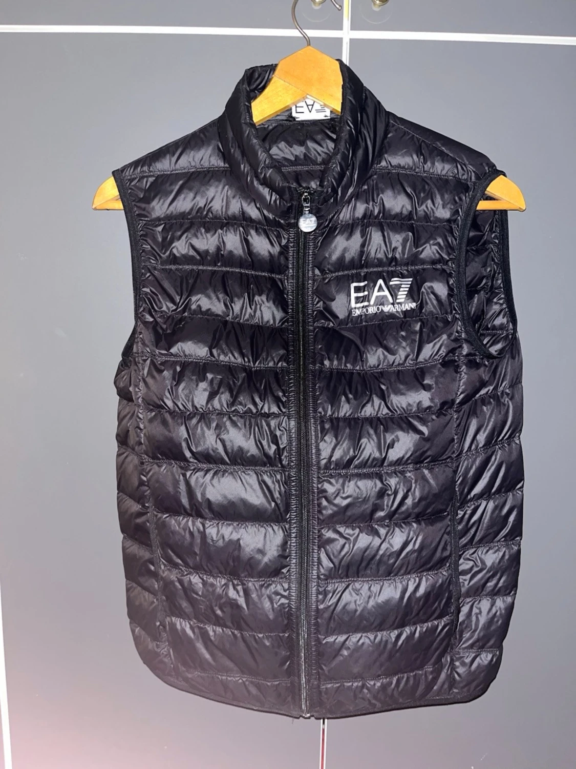 Svart dunväst från EA7 Emporio Armani