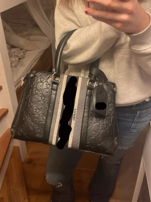 Svart handväska  - Kom för mer bilder privat ❤️