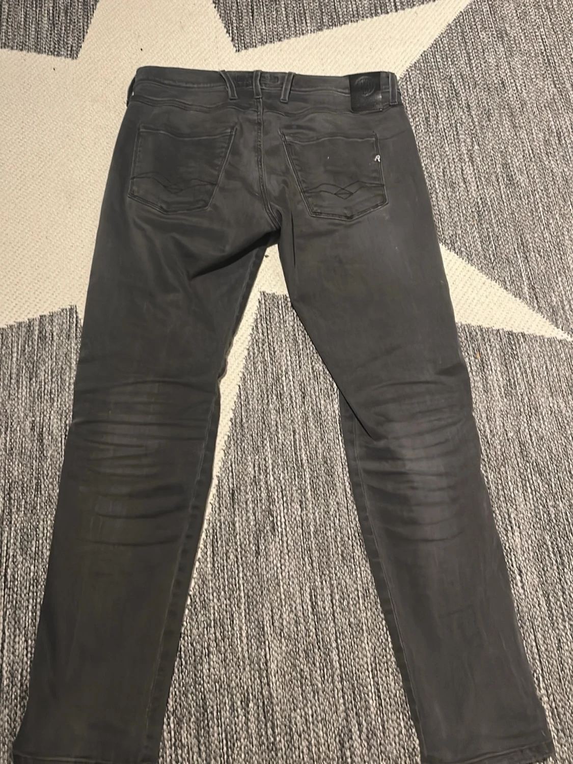 Gråa slim fit jeans från Replay