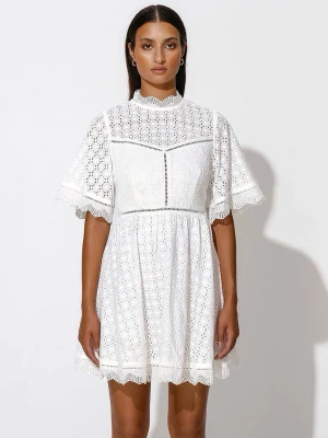 By malina klänning - Superfin vit klänning som passar perfekt till både student, skolavslutning eller bara fin sommarklänning. Stolek S ❤️ Har inte bild på nu, men om någon vill ha så fixar jag det!