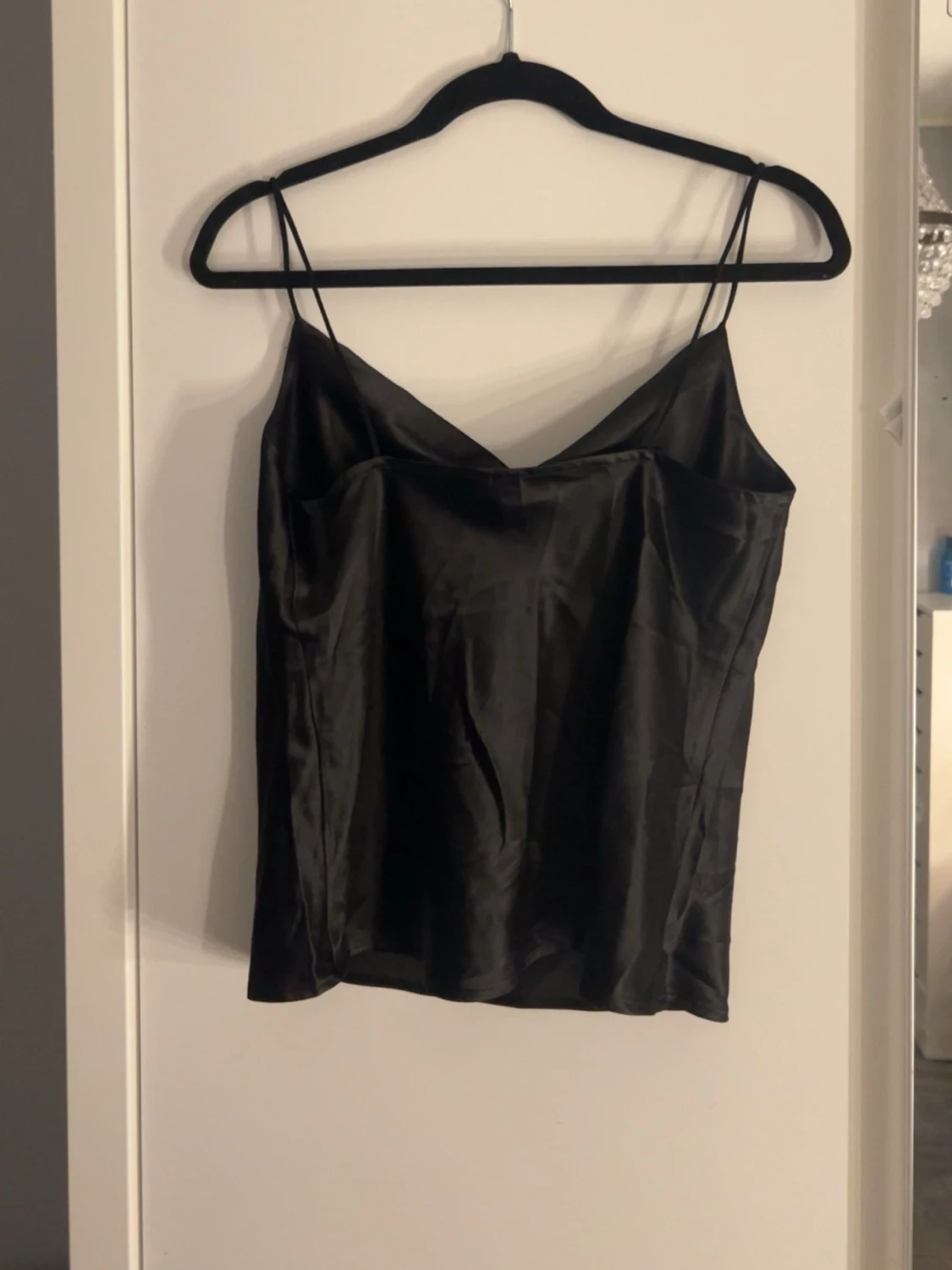 Svart satin linnetopp med smala band - 1