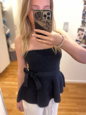 Volangtopp - Såå fin stickad volangtopp från Zara💙 Helt ny, storlek S. Såå skönt material!!