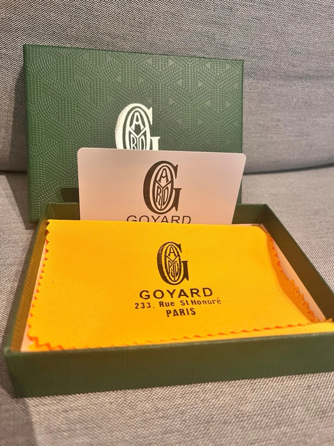 Grå kortfodral från G - 2