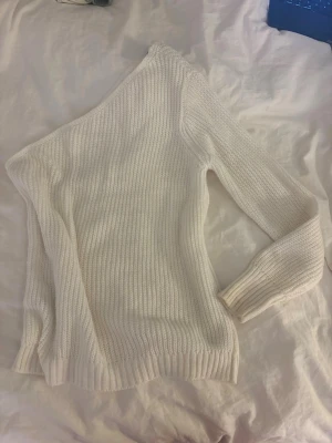 One shoulder tröja - Stickad one shoulder tröja🥰