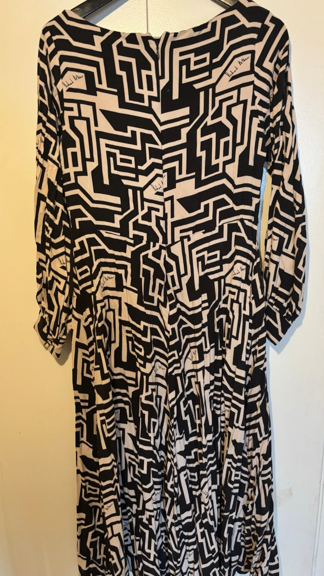 Mönstrad långärmad klänning