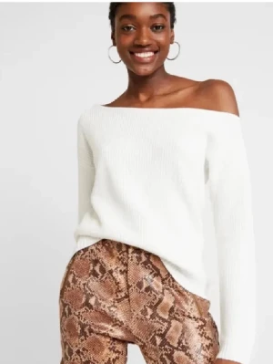 Vit stickad tröja  - Från Zalando, kommer inte till använding, i bra skick 