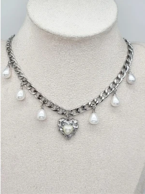 Handgjort halsband med pärlor och hjärta  - Material-rostfritt stål.  Kedjetjocklek-7mm #38