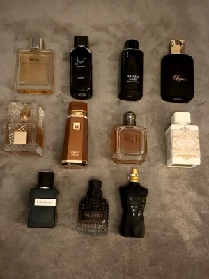 Parfym  - Säljer/byter mina parfymer. Vid funderingar är det bara att skriva, öppen för allt