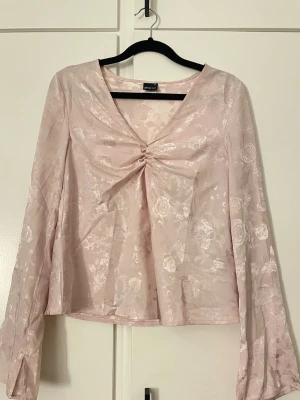 Gina Tricot blus - Inga defekter 