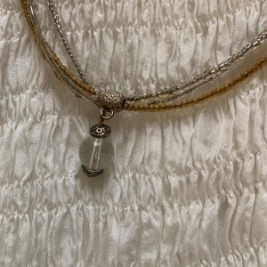 Etheral boho halsband!💋 - Unikt halsband från Chio som passar med både silver och guld! Det är oanvänt av mig men en present från en vän. Det är i bra skick och har inga defekter vad jag har märkt!💋