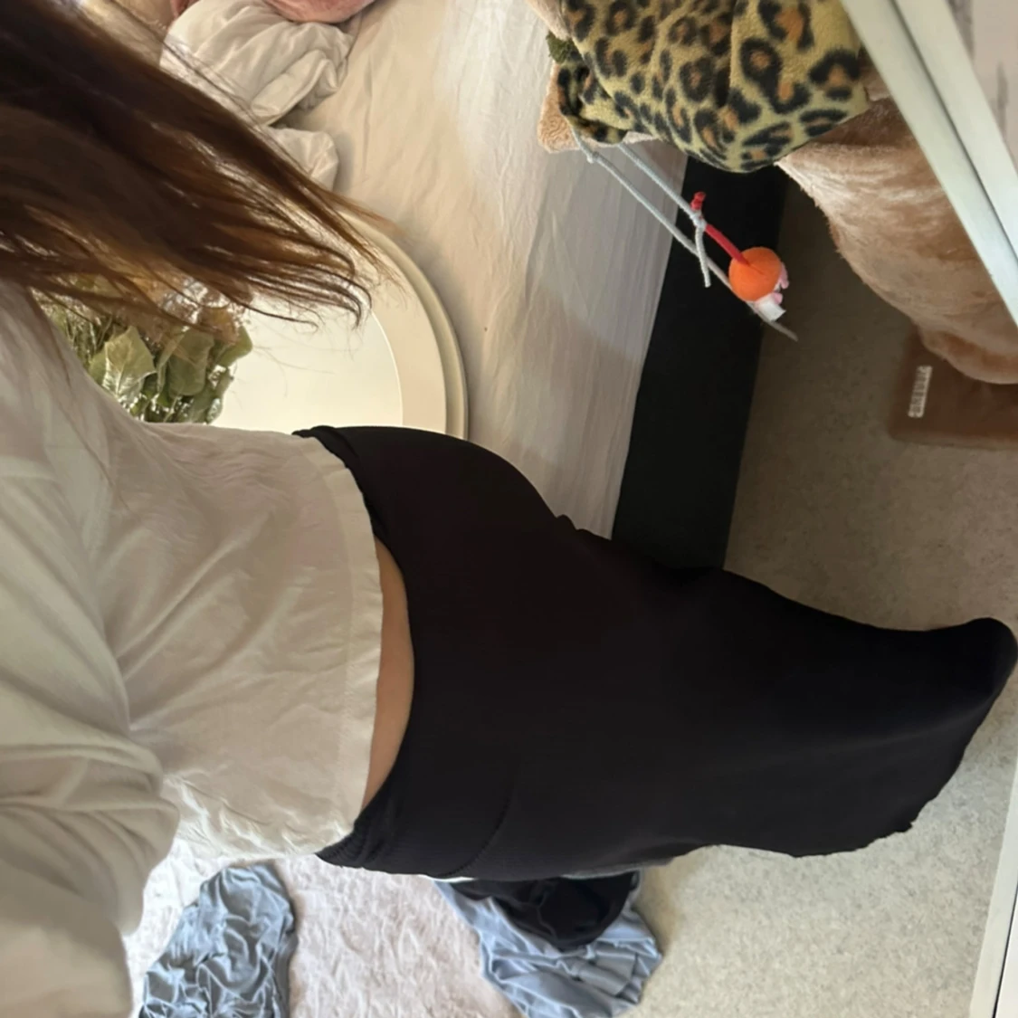 Svart ribbad långkjol med slits - 1