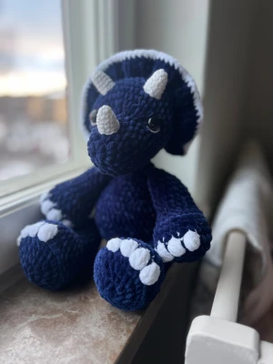 Virkat triceratops - Handvirkad dinosaurie 