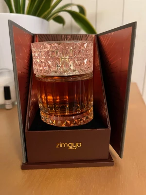 Sharaf Blend - Zimaya Sharaf blend. Kryddig vanilj doft i liknande karaktär som Lattafa khamrah. 