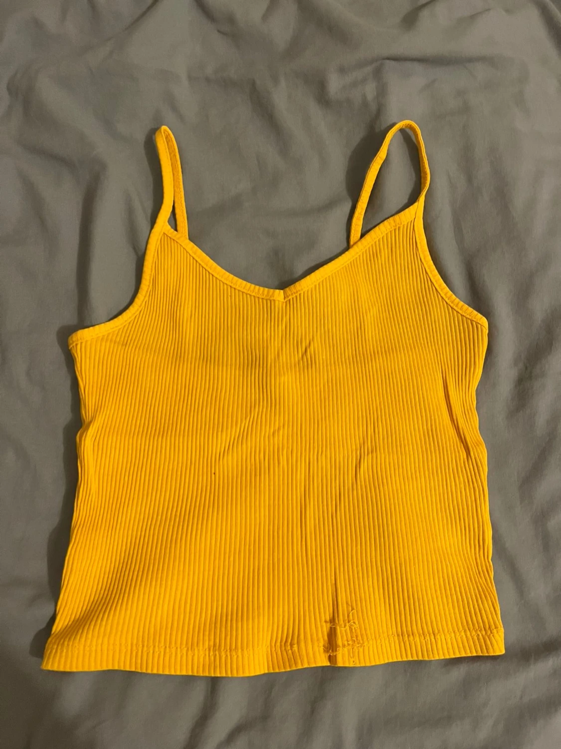 Orange ribbad linnetopp