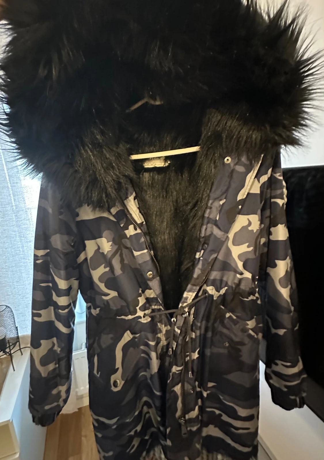 Super snygg/ varm Blå/grå camo parkas från NLY Trend ( Nelly ) - 1