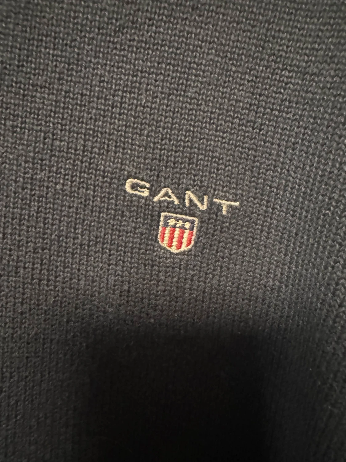 Svart v-ringad tröja från GANT - 3