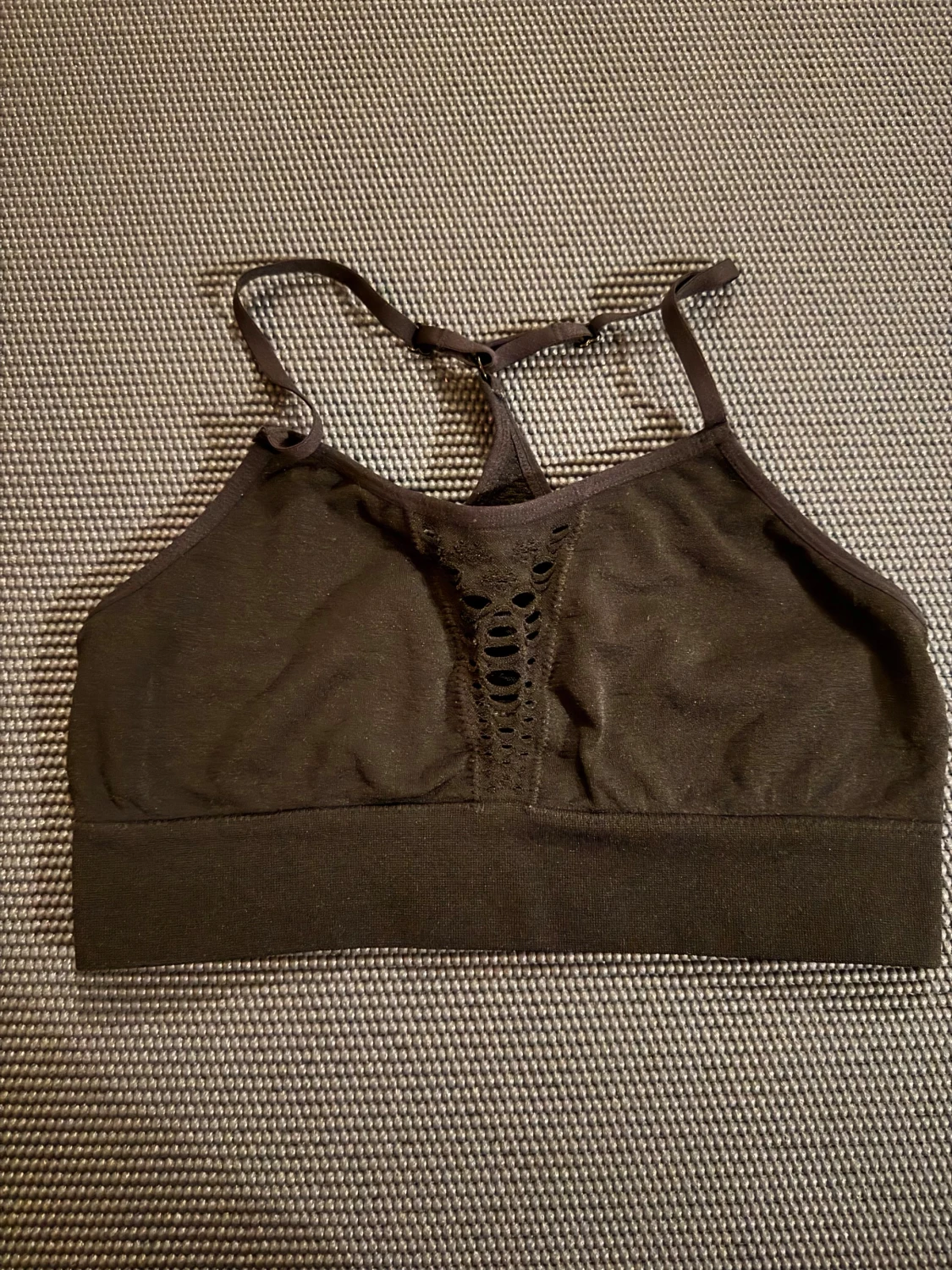 Svart sport-bh med meshdetaljer