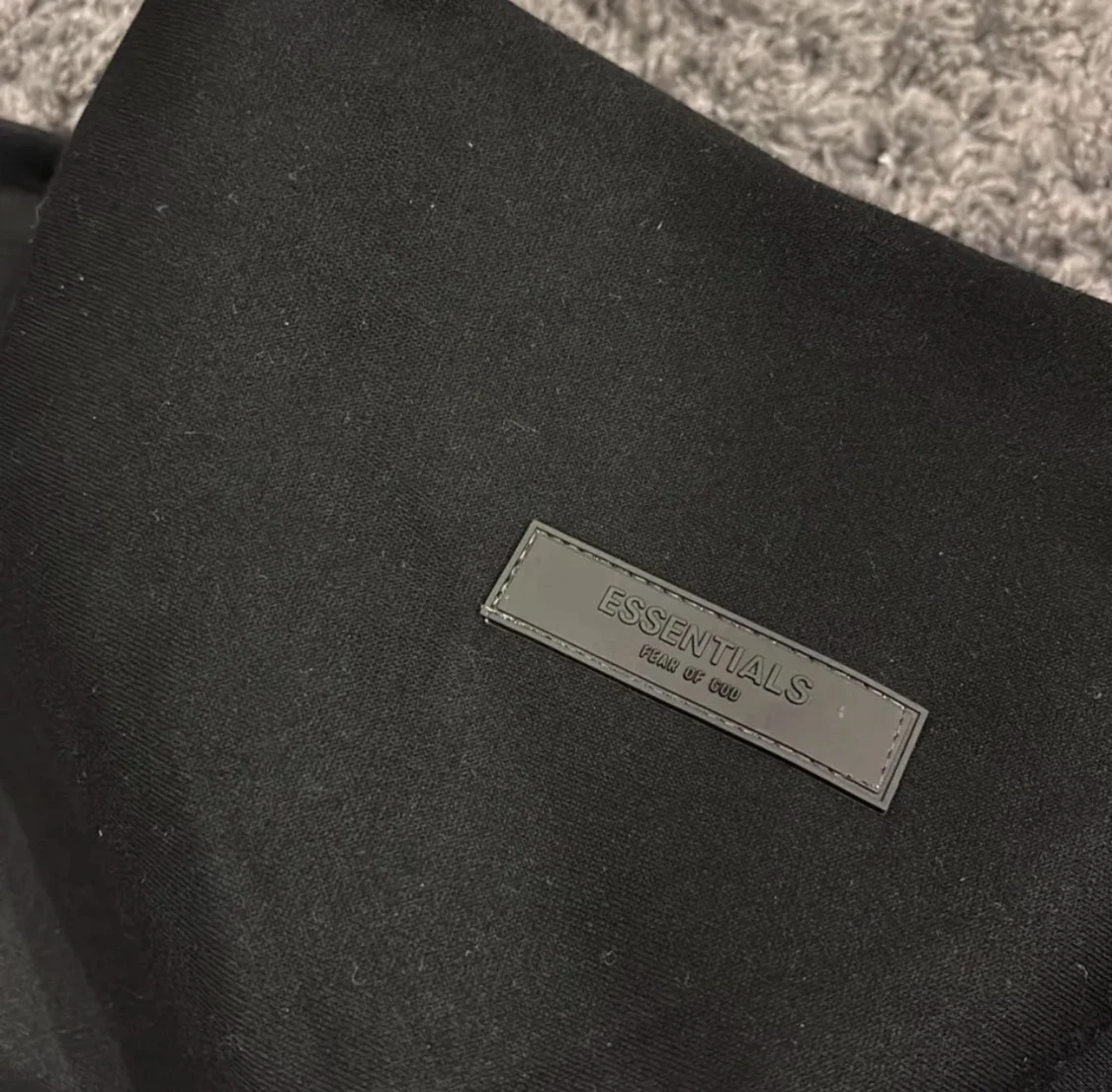 Svart Essentials Fear of God hoodie - 1