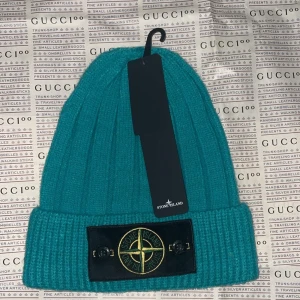 Stone Island vintermössa  - Splitterny vintermössa från stone Island.         Finns i Göteborg. Onesize / Unisex 