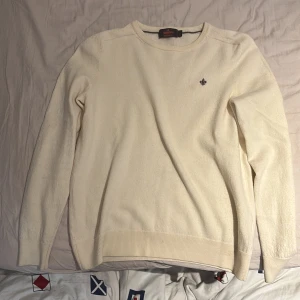 Stl L Vit Morris tröja  - Otroligt snygg Morris tröja i storlek L barn storlek bra skick och 100 % merino wool 